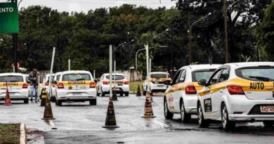 Autoescolas realizam protesto na Alesc contra mudanças nas regras da CNH