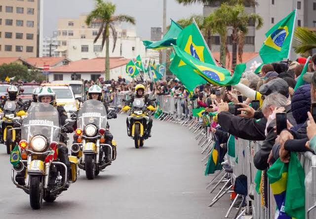 Atenção, motoristas! Desfiles de 7 de Setembro bloqueiam Beira-mar Continental em Florianópolis