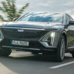 Cadillac inicia vendas no Brasil com dois SUVs elétricos de luxo