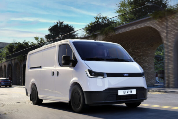 Ford anuncia Transit City elétrica para o Brasil em três versões