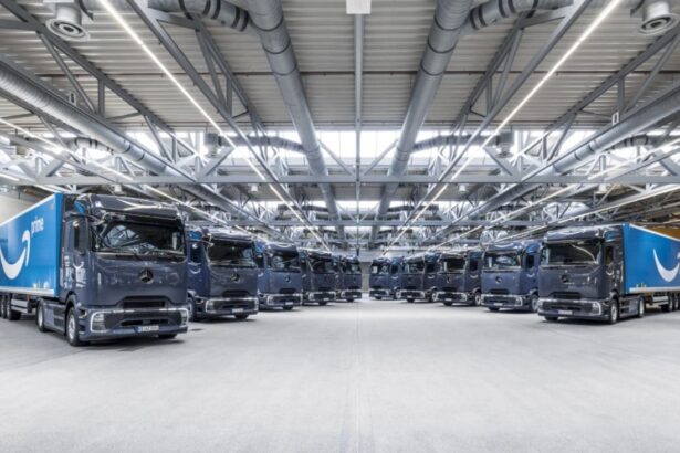 Mercedes‑Benz entrega 27 eActros 600 elétricos à Amazon na Alemanha