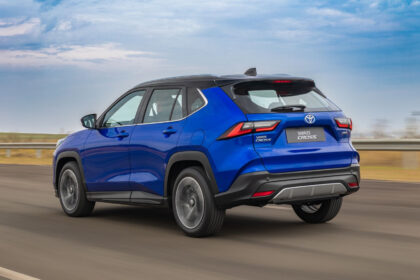 Toyota corta até R$22.500 no Yaris Cross e se aproxima do Jeep Avenger
