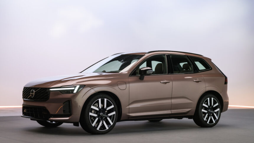 Volvo lança XC60 e XC90 2027 com PHEV turbinado; XC60 chega a 200 km elétricos